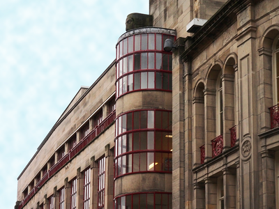 830026 Gezicht op een deel van de aan de Choorstraat gelegen gevel van de uit 1933 daterende uitbreiding van het ...